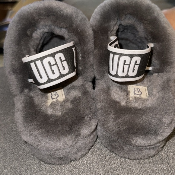 Ugg fluff slides like new condition - Picture 6 of 7